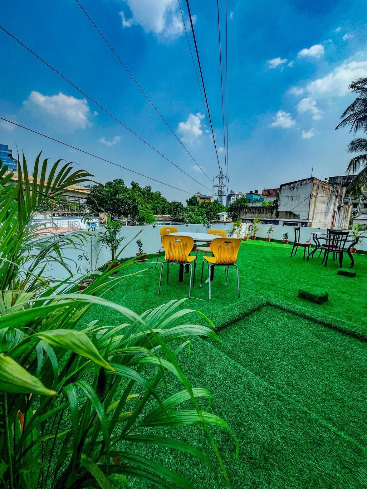 The Bypass Nest-with Private Cozy Attached Terrace Kolkata