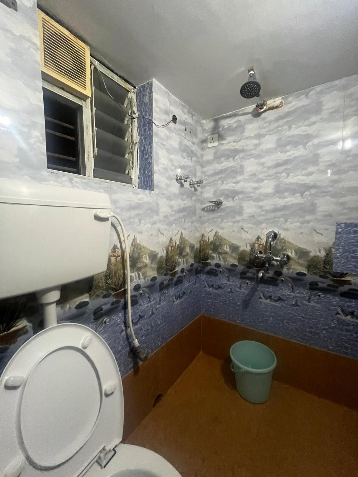 The Bypass Nest-with Private Cozy Attached Terrace Apartment Kolkata
